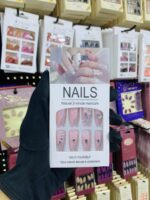 Ongles Faux de Luxe – Manucure en 2 Minutes